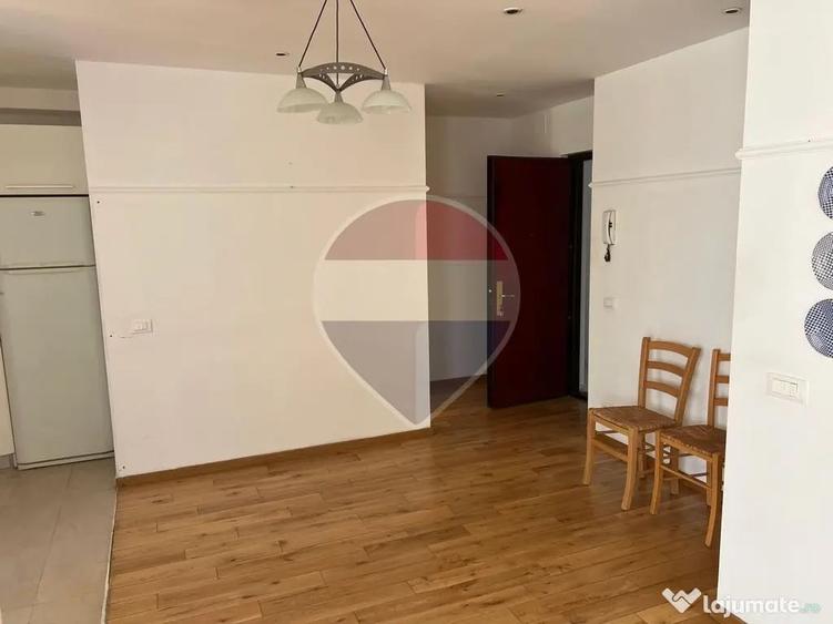 Apartament cu 3 camere semidecomandat în Nordului