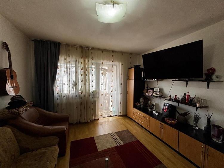 Apartament cu 2 camere decomandat, mobilat în Ostroveni