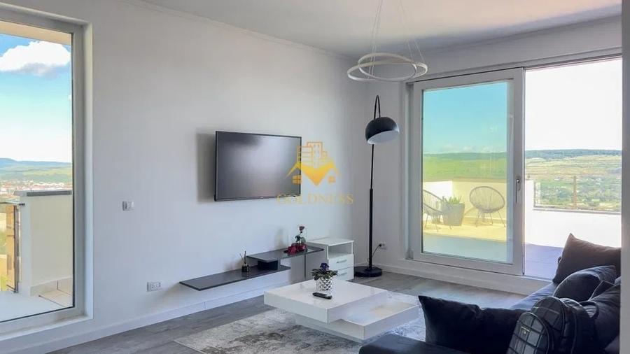 Apartament cu 3 camere semidecomandat în Central