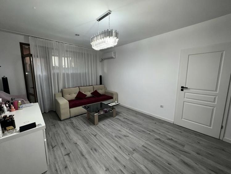 Apartament cu 3 camere decomandat, mobilat în Central