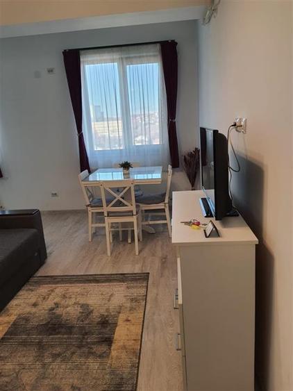 Apartament cu 3 camere decomandat în Palat