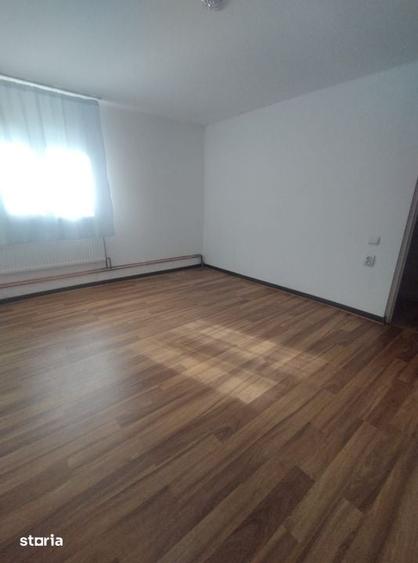 Casă cu 3 camere decomandat cu Teren 500 Mp în Central