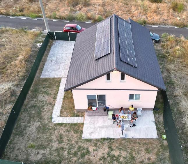 Casă cu Teren 300 Mp în Ghioroc