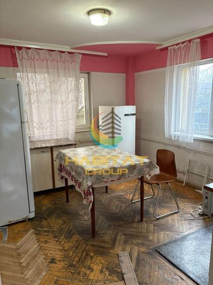 Casă individuală cu 11 camere cu Canalizare în Berceni