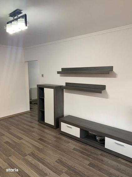 Apartament cu 3 camere decomandat în Eremia