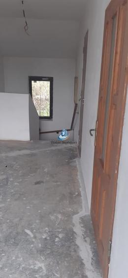Casă individuală cu 5 camere cu Teren 805 Mp în Periferie