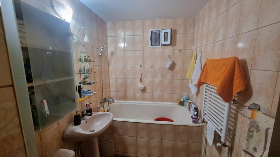 Apartament cu 2 camere decomandat în Nicolina