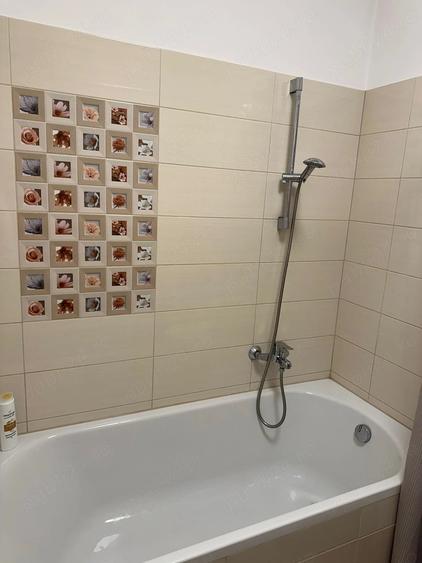 Apartament cu 3 camere decomandat în Tractorul