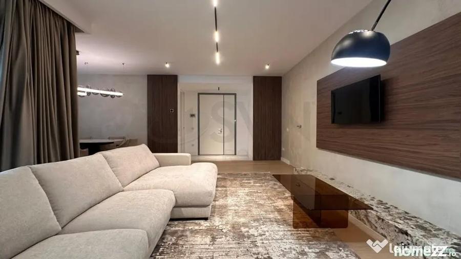 Apartament cu 4 camere semidecomandat în Aviatorilor
