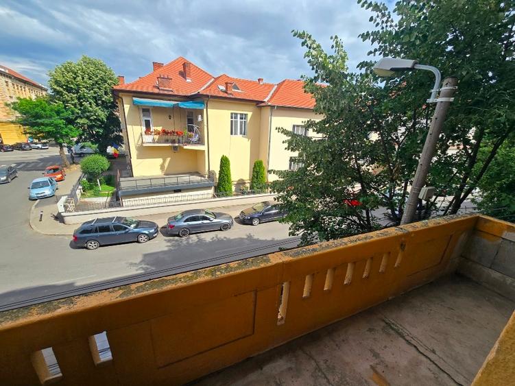 Garsonieră decomandată, mobilată în Sinaia