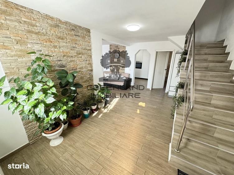 Casă cu 4 camere în Valea Adâncă