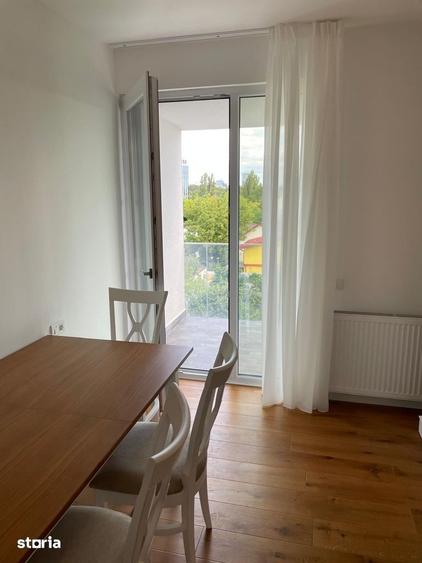 Apartament cu 4 camere decomandat, mobilat în Băneasa