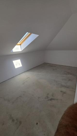 Casă cu 4 camere cu Teren 80 Mp în Central