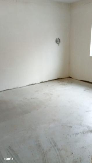 Casă cu 4 camere cu Teren 200 Mp în Central