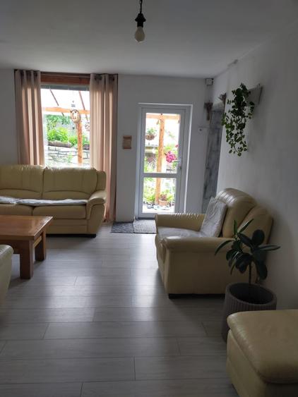 Casă cu 4 camere în Bica