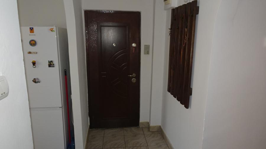 Apartament cu 3 camere decomandat în Bejan