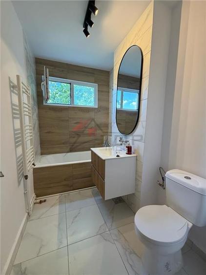 Apartament cu 3 camere semidecomandat în Podu Roș