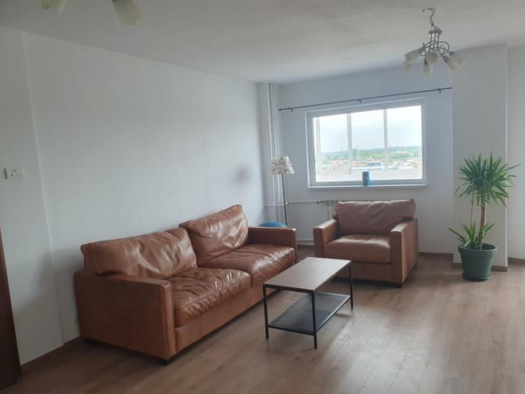 Apartament cu 3 camere decomandat în Vitan