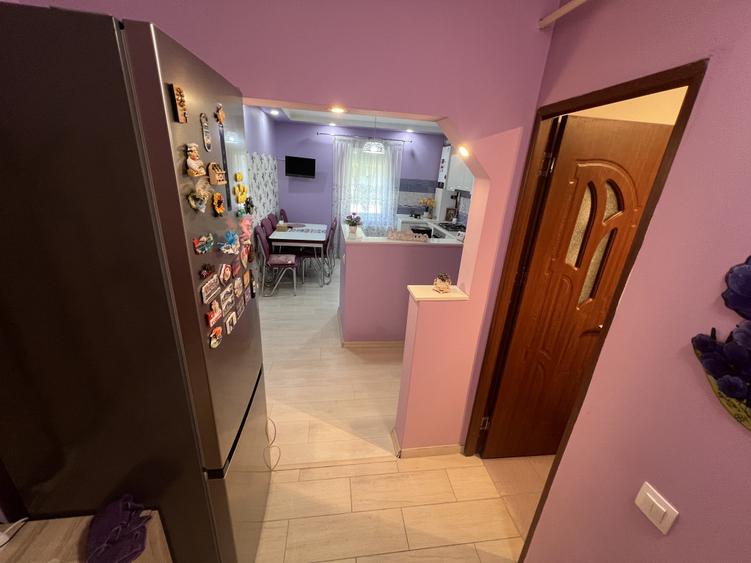 Apartament cu 3 camere decomandat în Sud