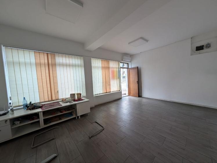 Spațiu comercial, de 50 mp, în Malu Roșu