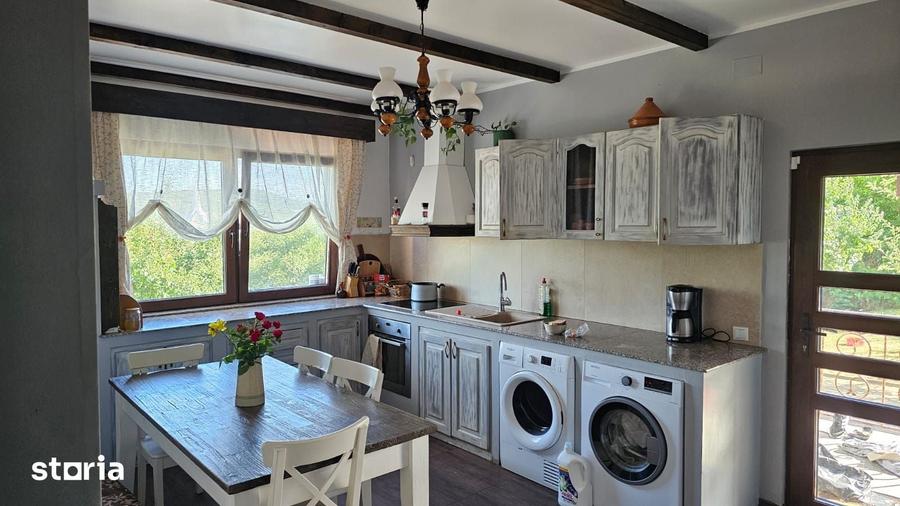 Casă cu 7 camere cu Teren 2870 Mp în Viișoara