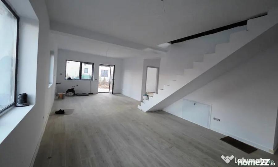 Casă cu 3 camere cu Teren 390 Mp în Păulești