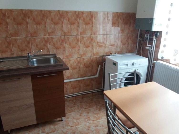 Apartament cu 2 camere semidecomandat în Cetate