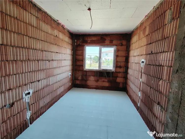Casă cu 4 camere cu Teren 371 Mp în Moșnița Veche