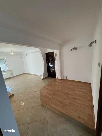 Apartament cu 3 camere decomandat în Micro 16