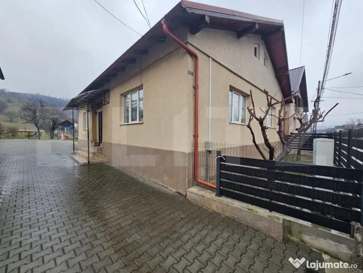 Casă cu 5 camere cu Teren 4381 Mp în Central