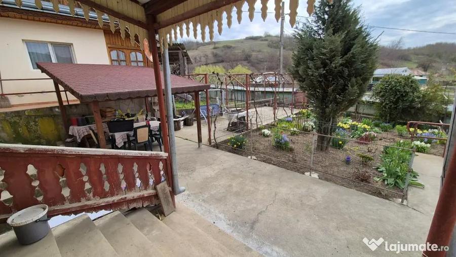 Casă cu 4 camere cu Teren 1500 Mp în Șendrești