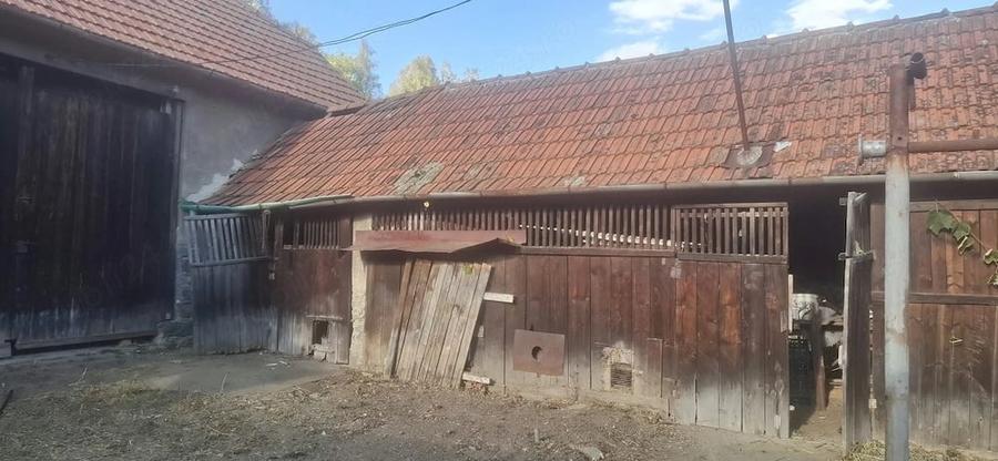 Casă cu 3 camere cu Teren 10000 Mp în Petros