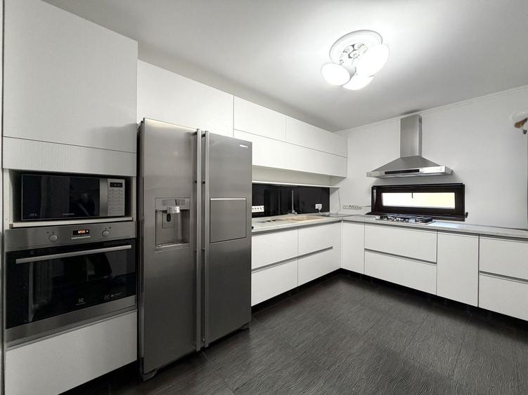 Apartament cu 4 camere, mobilat în Aviației