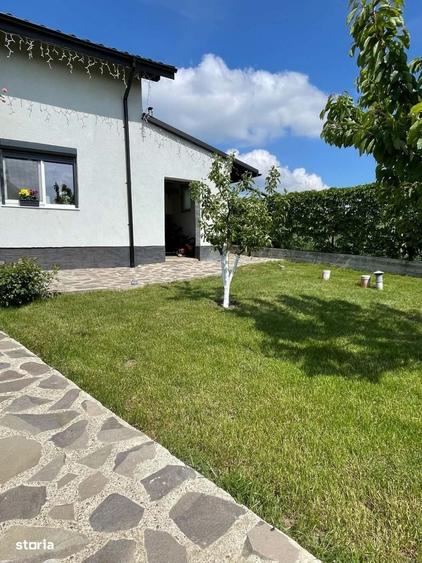 Casă cu 4 camere în Văleni