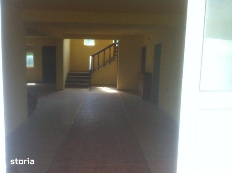 Casă cu 8 camere cu Teren 3100 Mp în Central