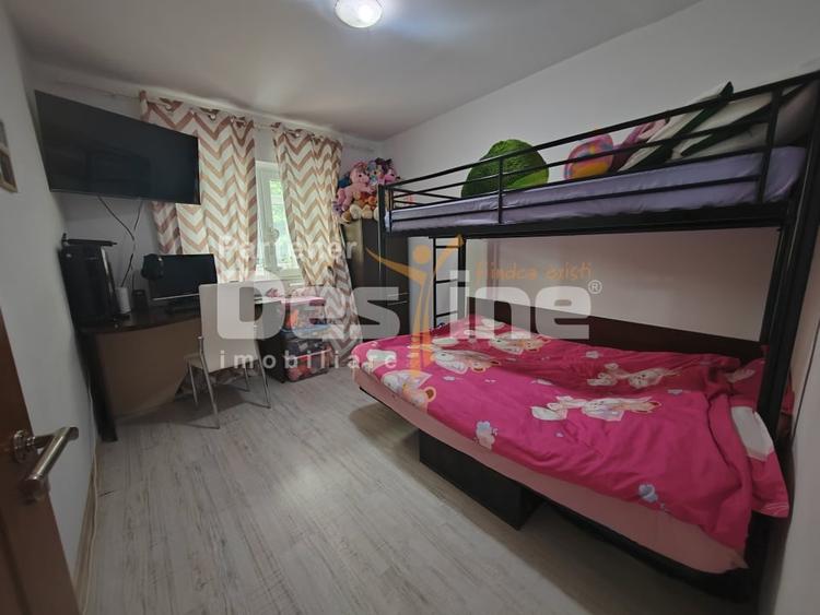 Apartament cu 3 camere decomandat, mobilat în Nicolina