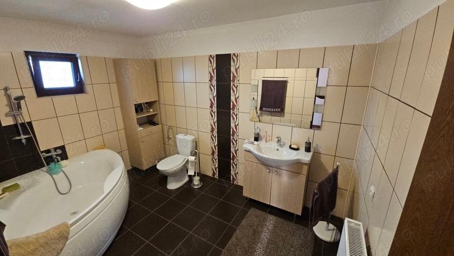 Casă cu 5 camere cu Teren 775 Mp în Central