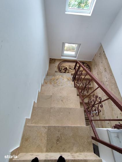 Casă cu 5 camere cu Teren 280 Mp în Vidra