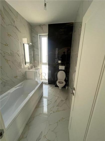 Duplex cu 5 camere cu Canalizare în Dumbrăvița