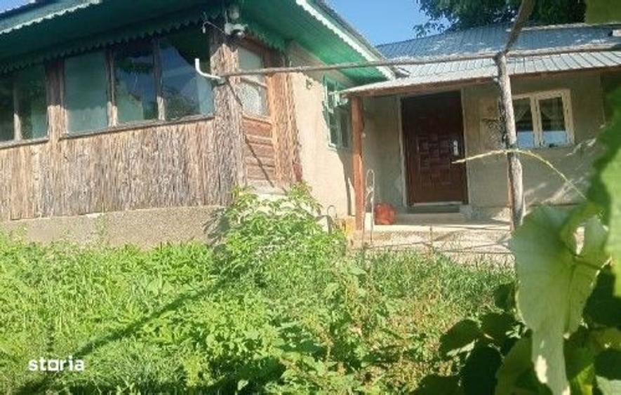 Casă cu 3 camere cu Teren 1096 Mp în Cășăria