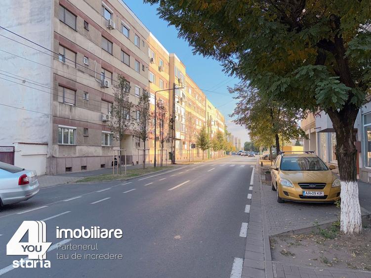 Apartament cu 4 camere decomandat în Boul Roșu