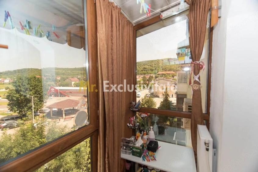 Apartament cu 3 camere semidecomandat în Ștefănești