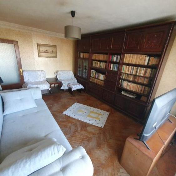 4 camere, strada Soveja - Eden, stradal, etaj 3 din 4. - 5