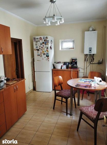 Km 4-5 - Casa renovata, situata in centrul cartierului - 9