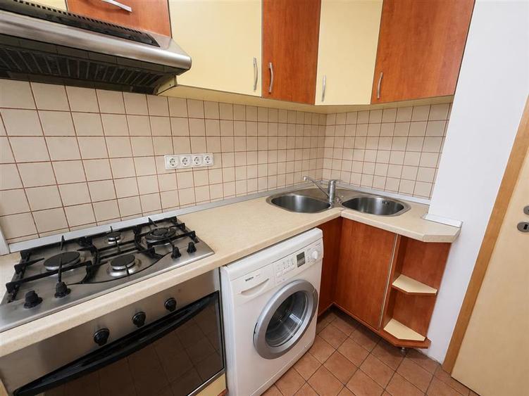 Apartament 3 camere 2 balcoane etaj 1 - zona Centrala - 16