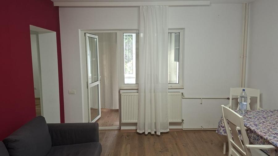 Apartament cu 3 camere semidecomandat în Domenii