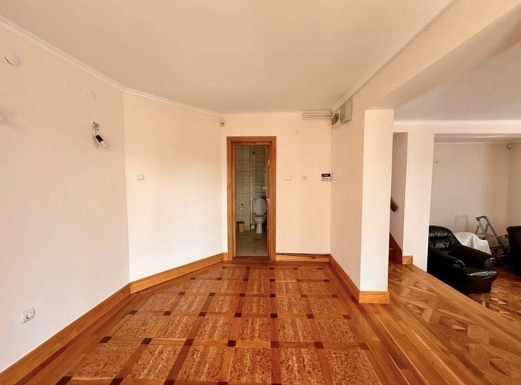 Casă cu 4 camere în Boroșteni