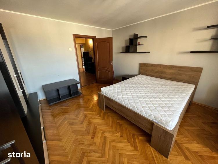 Apartament cu 3 camere decomandat în 22 Decembrie 1989