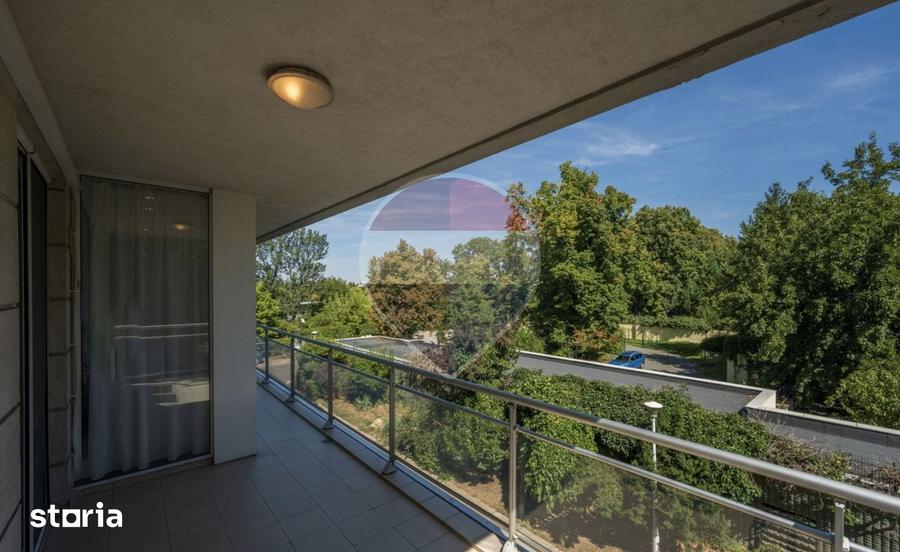 Apartament cu 4 camere decomandat în Primăverii