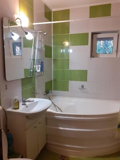 Apartament cu 3 camere semidecomandat, mobilat în Aluta
